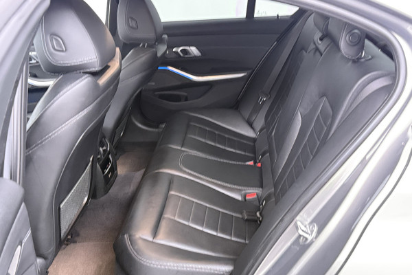 BMW 3-serie 330e eDrive Edition M Sport (HARMAN/KARDON, M-PAKKET, STOELVERWAMRING, DEALER ONDERHOUDEN)