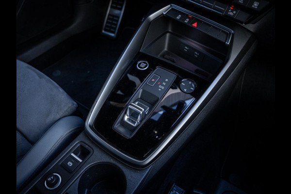 Audi A3 Sportback 35 TFSI edition one S-Line l Black-Edit. l Trekh. l RS-Seats l Matrix l 19'' l Apple Cplay