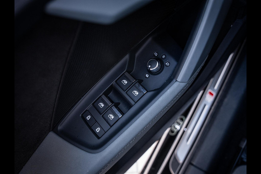 Audi A3 Sportback 35 TFSI edition one S-Line l Black-Edit. l Trekh. l RS-Seats l Matrix l 19'' l Apple Cplay