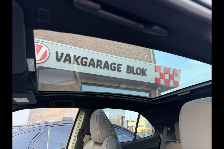 Toyota Yaris Cross 1.5 Hybrid 130 Launch Edition / Bi tone | Pano dak | Innovation Pack | Rijklaar!!