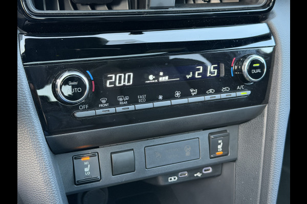 Toyota Yaris Cross 1.5 Hybrid 130 Launch Edition / Bi tone | Pano dak | Innovation Pack | Rijklaar!!