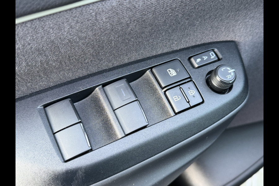 Toyota Yaris Cross 1.5 Hybrid 130 Launch Edition / Bi tone | Pano dak | Innovation Pack | Rijklaar!!