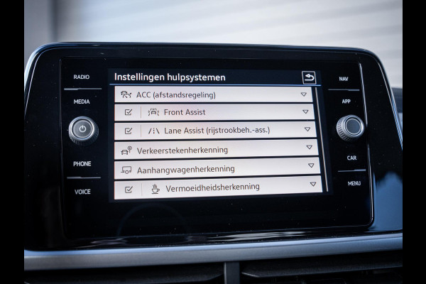 Volkswagen T-Roc 1.5 TSI Life - ACC l Apple Cplay l Camera l Navigatie
