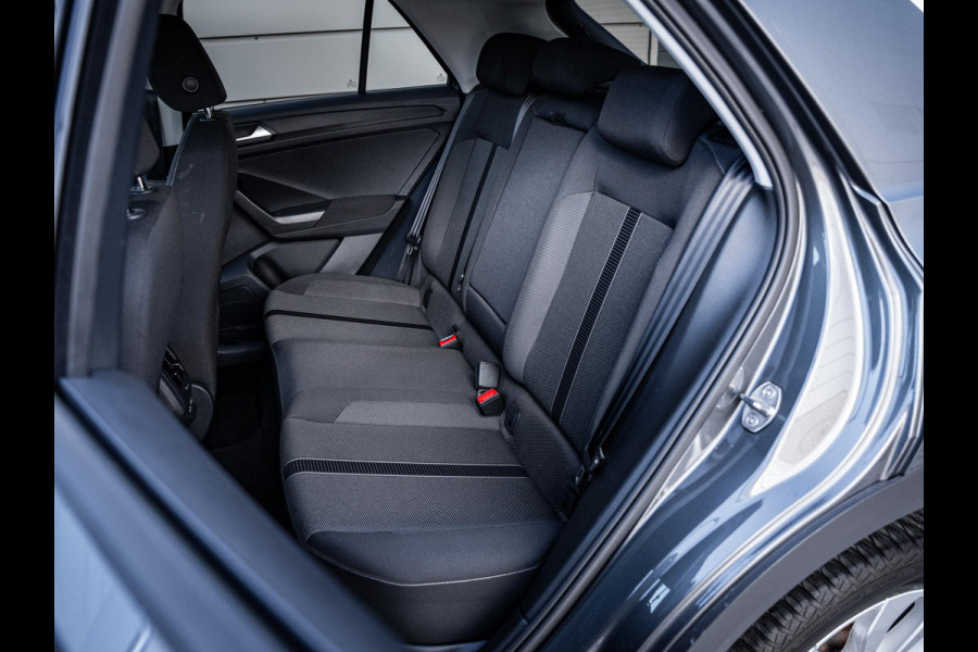 Volkswagen T-Roc 1.5 TSI Life - ACC l Apple Cplay l Camera l Navigatie