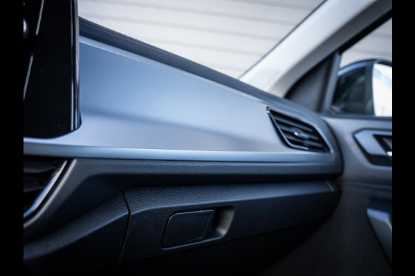 Volkswagen T-Roc 1.5 TSI Life - ACC l Apple Cplay l Camera l Navigatie