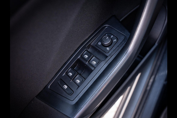 Volkswagen T-Roc 1.5 TSI Life - ACC l Apple Cplay l Camera l Navigatie
