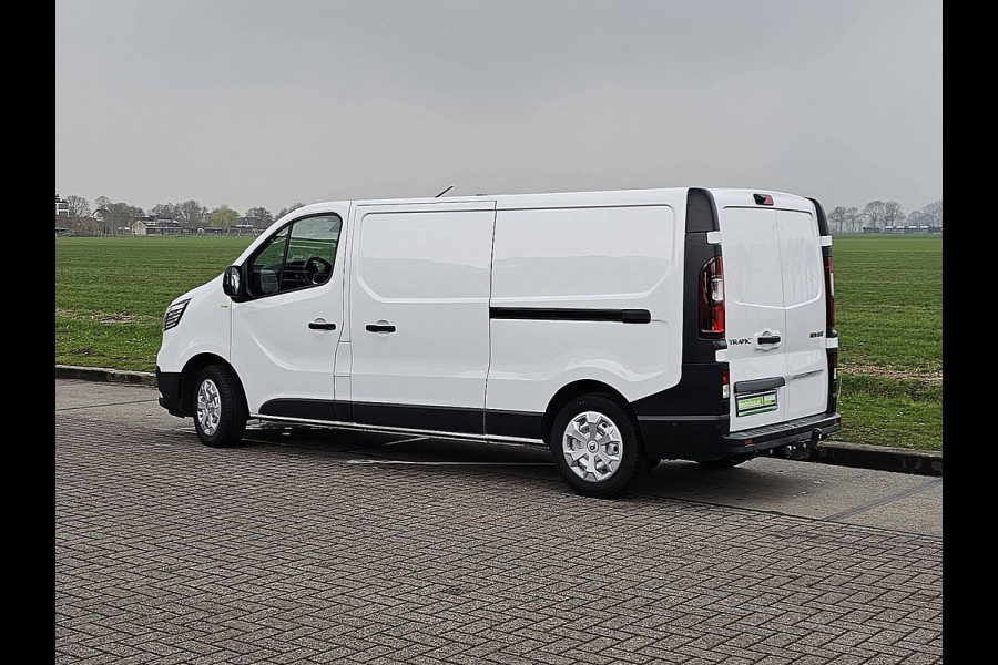 Renault Trafic 2.0 dCi 150 L2H1 2x zijdeur, automaat, airco, navi, camera, pdc, trekhaak