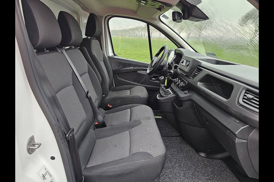 Renault Trafic 2.0 dCi 150 L2H1 2x zijdeur, automaat, airco, navi, camera, pdc, trekhaak