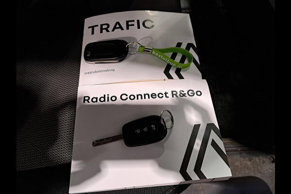 Renault Trafic 2.0 dCi 150 L2H1 2x zijdeur, automaat, airco, navi, camera, pdc, trekhaak