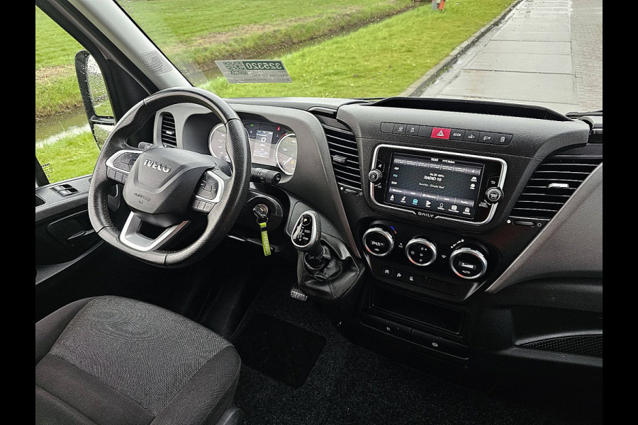 Iveco Daily 35S14V 2.3 352 L3H2 ac automaat EURO6 LED trekhaak 3500 kg