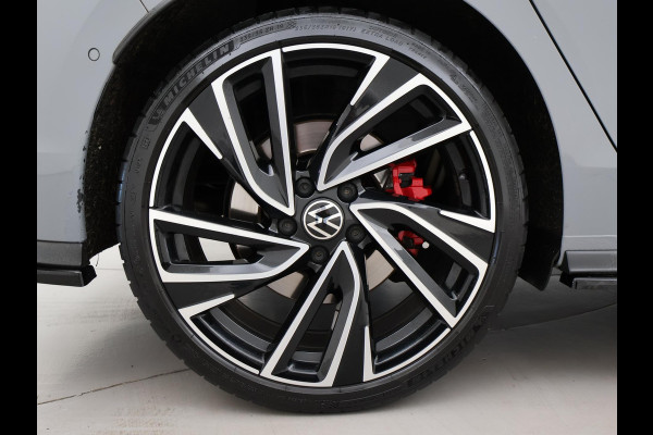 Volkswagen Golf 2.0 TSI GTI 245 PK + PANORAMA | MOONSTONE GREY | SFEERVERL. | CAMERA | ACC | 19 INCH | STUURVERW.