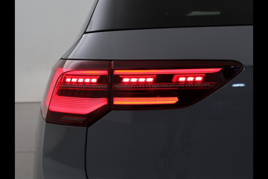 Volkswagen Golf 2.0 TSI GTI 245 PK + PANORAMA | MOONSTONE GREY | SFEERVERL. | CAMERA | ACC | 19 INCH | STUURVERW.