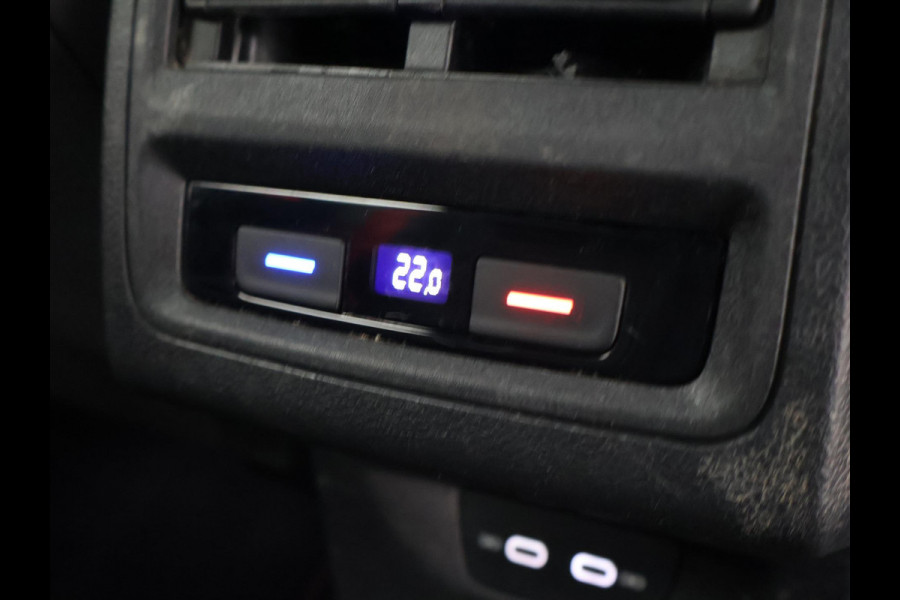 Volkswagen Golf 2.0 TSI GTI 245 PK + PANORAMA | MOONSTONE GREY | SFEERVERL. | CAMERA | ACC | 19 INCH | STUURVERW.