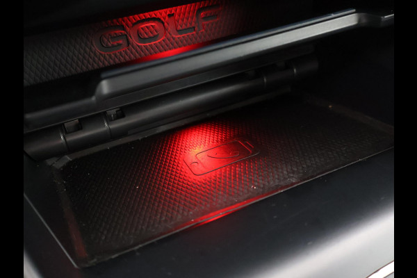 Volkswagen Golf 2.0 TSI GTI 245 PK + PANORAMA | MOONSTONE GREY | SFEERVERL. | CAMERA | ACC | 19 INCH | STUURVERW.