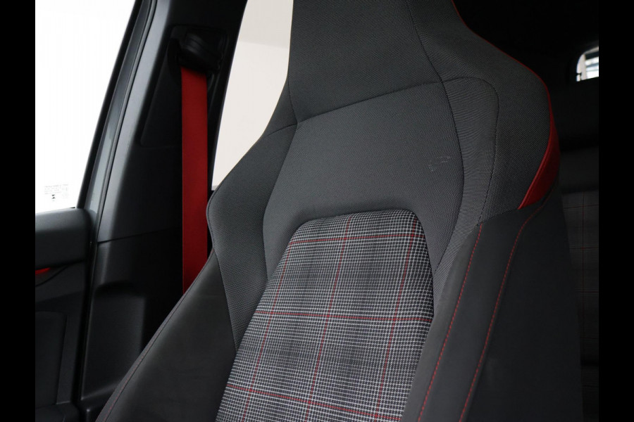 Volkswagen Golf 2.0 TSI GTI 245 PK + PANORAMA | MOONSTONE GREY | SFEERVERL. | CAMERA | ACC | 19 INCH | STUURVERW.