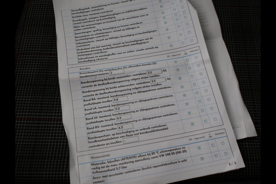 Volkswagen Golf 2.0 TSI GTI 245 PK + PANORAMA | MOONSTONE GREY | SFEERVERL. | CAMERA | ACC | 19 INCH | STUURVERW.