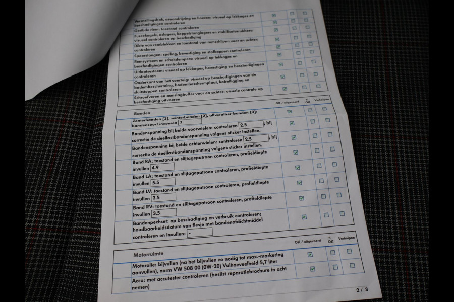 Volkswagen Golf 2.0 TSI GTI 245 PK + PANORAMA | MOONSTONE GREY | SFEERVERL. | CAMERA | ACC | 19 INCH | STUURVERW.