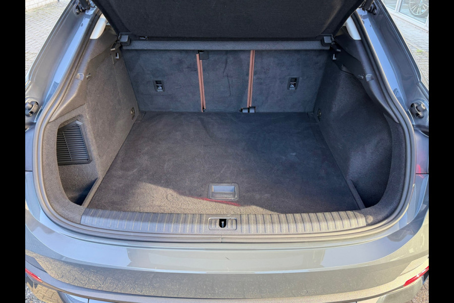 Audi Q3 Sportback 45 TFSI e Advanced S edition 245 Pk / Navi / Camera / Cruise / Virtual cockpit / Climate Control / 20".