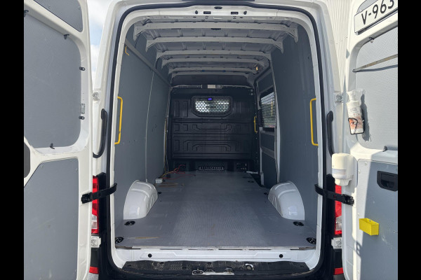 Volkswagen Crafter 35 2.0 TDI L3H3*A/C*CRUISE*HAAK*CAM*TEL*3000KG TRG