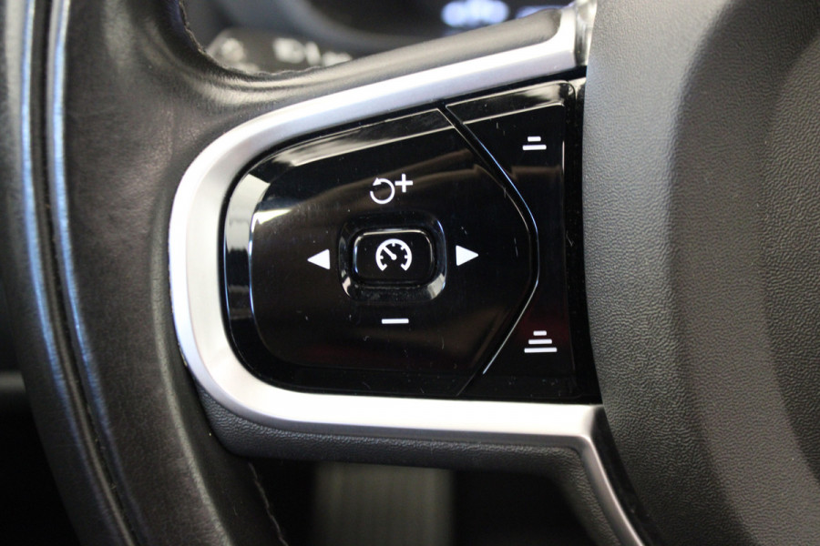 Volvo XC60 2.0 D4 Momentum |Pano|Stoel/stuur verw.|