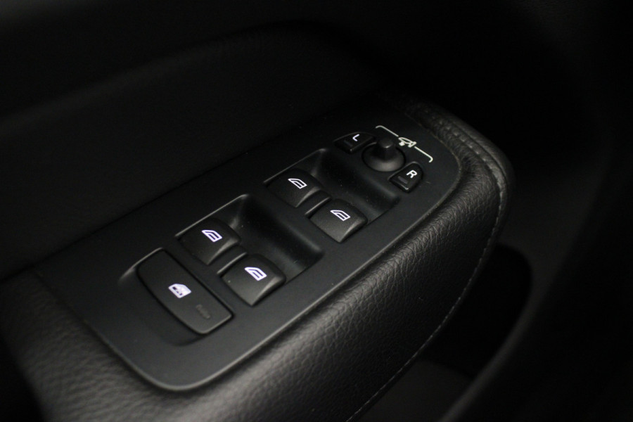 Volvo XC60 2.0 D4 Momentum |Pano|Stoel/stuur verw.|