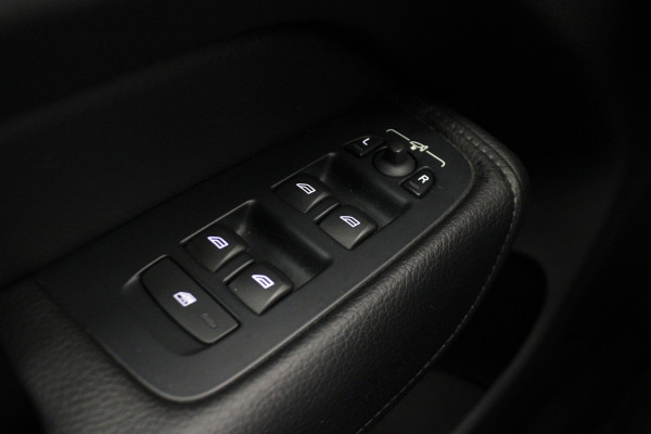 Volvo XC60 2.0 D4 Momentum |Pano|Stoel/stuur verw.|