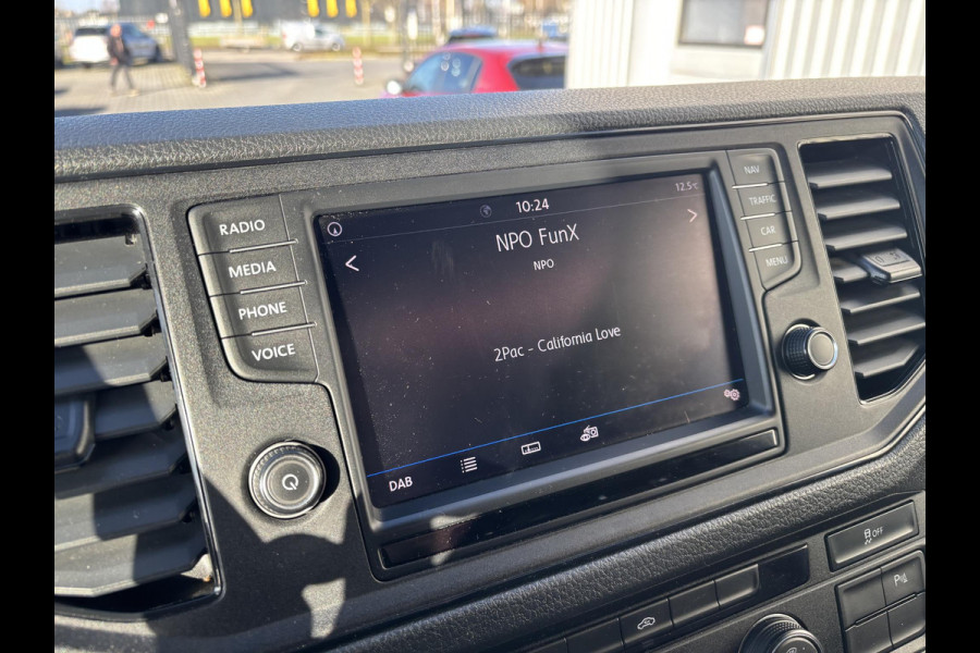 Volkswagen Crafter 35 2.0 TDI L3H3*A/C*CRUISE*NAV*HAAK*CAMERA*3500KG*