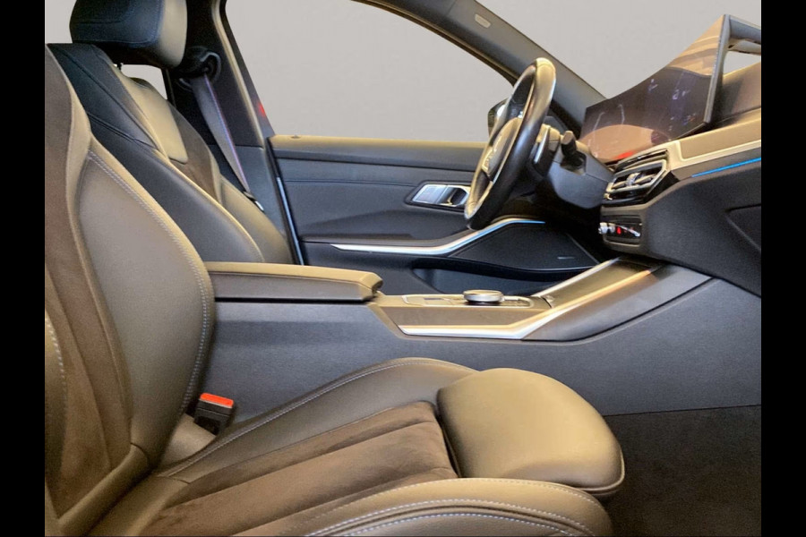 BMW 3 Serie Touring 330e M-SPORT (LCi) ** LED, NAVI+, HuD, ACC, H&K SOUND, 19-inch LMV, M-REMMEN ** 1e EIG - UNFALLFREI ** ** INFORMEER OOK NAAR ONZE AANTREKKELIJKE FINANCIAL-LEASE TARIEVEN **