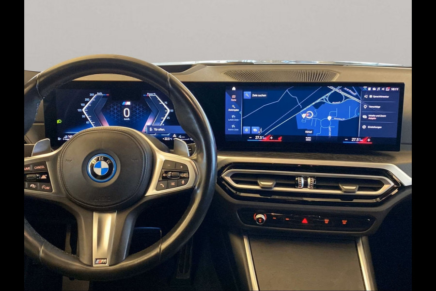 BMW 3 Serie Touring 330e M-SPORT (LCi) ** LED, NAVI+, HuD, ACC, H&K SOUND, 19-inch LMV, M-REMMEN ** 1e EIG - UNFALLFREI ** ** INFORMEER OOK NAAR ONZE AANTREKKELIJKE FINANCIAL-LEASE TARIEVEN **