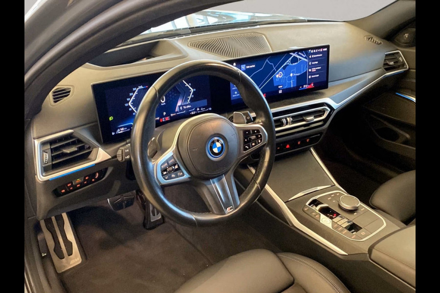 BMW 3 Serie Touring 330e M-SPORT (LCi) ** LED, NAVI+, HuD, ACC, H&K SOUND, 19-inch LMV, M-REMMEN ** 1e EIG - UNFALLFREI ** ** INFORMEER OOK NAAR ONZE AANTREKKELIJKE FINANCIAL-LEASE TARIEVEN **