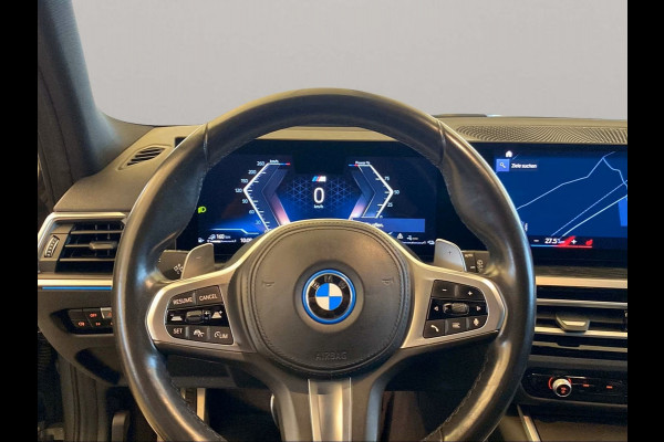 BMW 3 Serie Touring 330e M-SPORT (LCi) ** LED, NAVI+, HuD, ACC, H&K SOUND, 19-inch LMV, M-REMMEN ** 1e EIG - UNFALLFREI ** ** INFORMEER OOK NAAR ONZE AANTREKKELIJKE FINANCIAL-LEASE TARIEVEN **