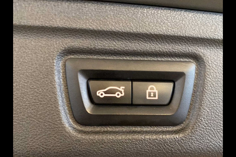 BMW 3 Serie Touring 330e M-SPORT (LCi) ** LED, NAVI+, HuD, ACC, H&K SOUND, 19-inch LMV, M-REMMEN ** 1e EIG - UNFALLFREI ** ** INFORMEER OOK NAAR ONZE AANTREKKELIJKE FINANCIAL-LEASE TARIEVEN **