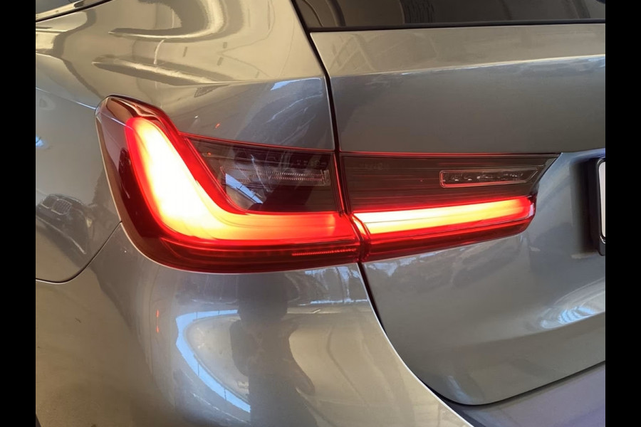 BMW 3 Serie Touring 330e M-SPORT (LCi) ** LED, NAVI+, HuD, ACC, H&K SOUND, 19-inch LMV, M-REMMEN ** 1e EIG - UNFALLFREI ** ** INFORMEER OOK NAAR ONZE AANTREKKELIJKE FINANCIAL-LEASE TARIEVEN **