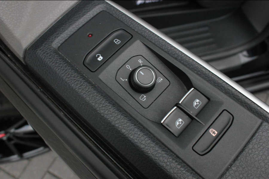 Volkswagen Transporter 2.0 TDI L2H1 150PK BULLI DC DUBBEL CABINE / LEIGHTONVANS BODYKIT / FULL OPTINS / LEDER / FULL BLACK / APPLE