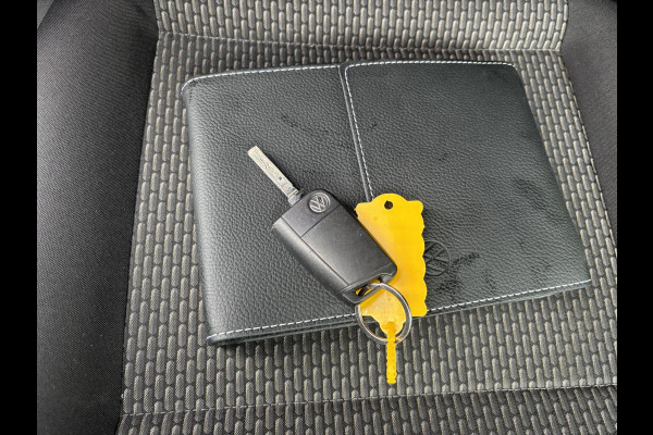 Volkswagen Transporter 2.0 TDI L1H1*AUTOM.*CARPLAY*A/C*CRUISE*NAVI*HAAK*