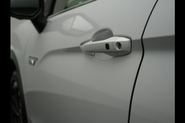 Mitsubishi Eclipse Cross 2.4 Intense+ PHEV 188pk Dealer O.H. | Trekhaak Afn. | Adaptive Cruise | 360 Camera | Alcantara Sportstoelen & Stuur Verwarmd | Navigatie Via TomTom | Keyless | Blis | Apple Carplay | DAB | Plug In Hybr