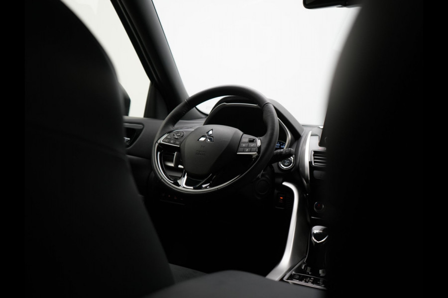 Mitsubishi Eclipse Cross 2.4 Intense+ PHEV 188pk Dealer O.H. | Trekhaak Afn. | Adaptive Cruise | 360 Camera | Alcantara Sportstoelen & Stuur Verwarmd | Keyless | Blis | Navigatie | DAB |  Plug In Hybrid