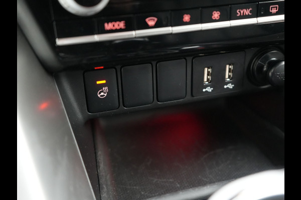 Mitsubishi Eclipse Cross 2.4 Instyle PHEV 188pk Dealer O.H. | Trekhaak Afn. | Panodak | Head Up | Adaptive Cruise | 360 Camera | Lederen Sportstoelen & Stuur Verwarmd | Apple Carplay | Keyless | Blis | Navigatie TomTom | Plug