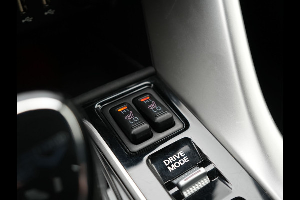 Mitsubishi Eclipse Cross 2.4 Instyle PHEV 188pk Dealer O.H. | Trekhaak Afn. | Panodak | Head Up | Adaptive Cruise | 360 Camera | Lederen Sportstoelen & Stuur Verwarmd | Apple Carplay | Keyless | Blis | Navigatie TomTom | Plug