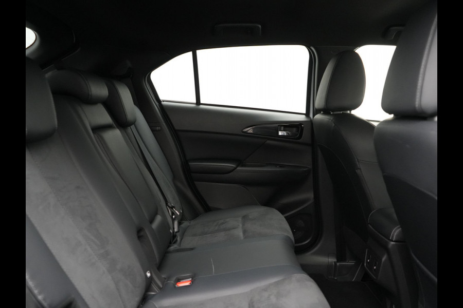 Mitsubishi Eclipse Cross 2.4 Intense+ PHEV 188pk Dealer O.H. | Trekhaak Afn. | 360 Camera | Adaptive Cruise | Alcantara Sportstoelen Verwarmd | Apple Carplay | Keyless | Stuur Verwarmd | Navigatie | Blis | DAB | Plug In Hybr