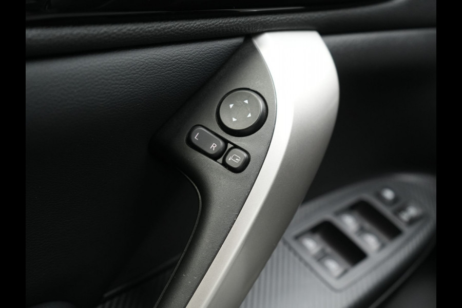 Mitsubishi Eclipse Cross 2.4 Intense+ PHEV 188pk Dealer O.H. | Trekhaak Afn. | 360 Camera | Adaptive Cruise | Alcantara Sportstoelen Verwarmd | Apple Carplay | Keyless | Stuur Verwarmd | Navigatie | Blis | DAB | Plug In Hybr