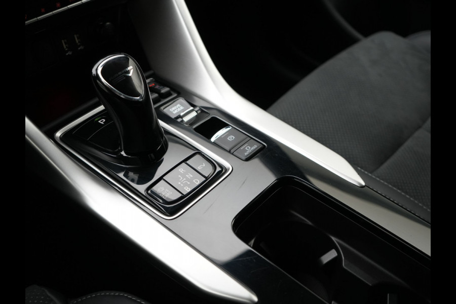 Mitsubishi Eclipse Cross 2.4 Intense+ PHEV 188pk Dealer O.H. | Trekhaak Afn. | 360 Camera | Adaptive Cruise | Alcantara Sportstoelen Verwarmd | Apple Carplay | Keyless | Stuur Verwarmd | Navigatie | Blis | DAB | Plug In Hybr