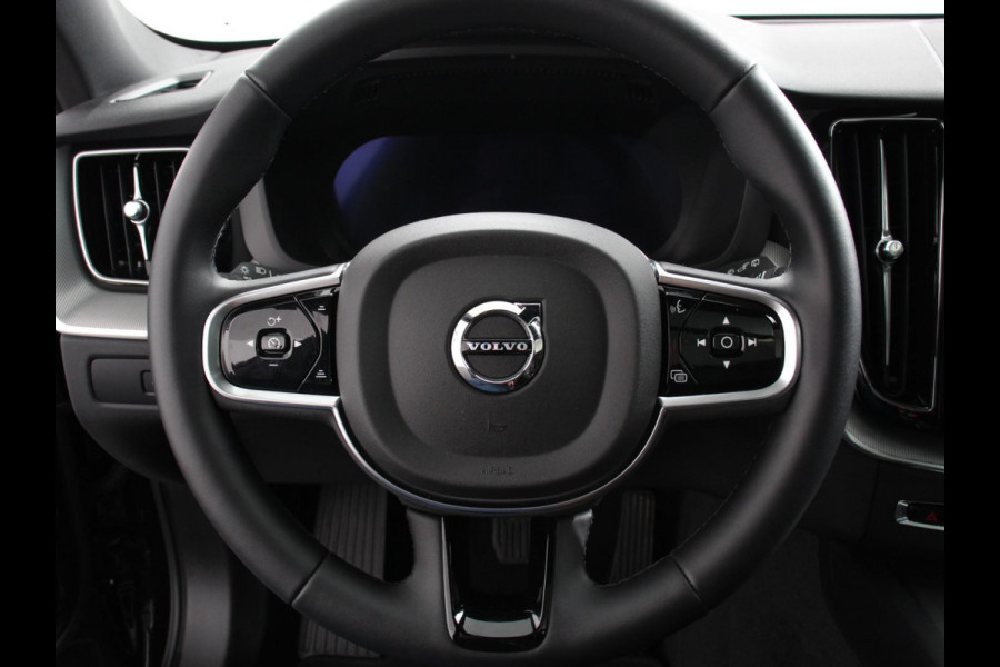 Volvo XC60 2.0 T6 Plug-in hybrid AWD Plus Black Edition Climate control | Adaptieve cruise control | Panorama dak | Stoel verwarming | Stuur verwarming | Navigatie | Camera | LED | Apple Carplay/ Android Auto
