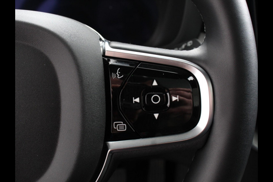 Volvo XC60 2.0 T6 Plug-in hybrid AWD Plus Black Edition Climate control | Adaptieve cruise control | Panorama dak | Stoel verwarming | Stuur verwarming | Navigatie | Camera | LED | Apple Carplay/ Android Auto
