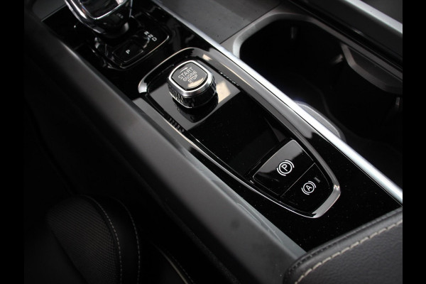 Volvo XC60 2.0 T6 Plug-in hybrid AWD Plus Black Edition Climate control | Adaptieve cruise control | Panorama dak | Stoel verwarming | Stuur verwarming | Navigatie | Camera | LED | Apple Carplay/ Android Auto