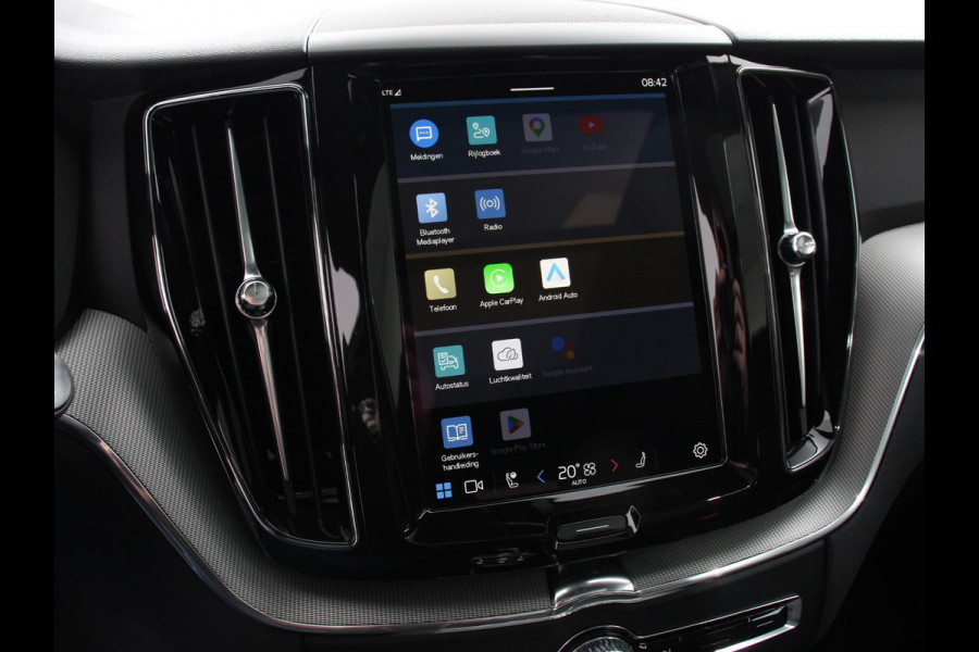 Volvo XC60 2.0 T6 Plug-in hybrid AWD Plus Black Edition Climate control | Adaptieve cruise control | Panorama dak | Stoel verwarming | Stuur verwarming | Navigatie | Camera | LED | Apple Carplay/ Android Auto