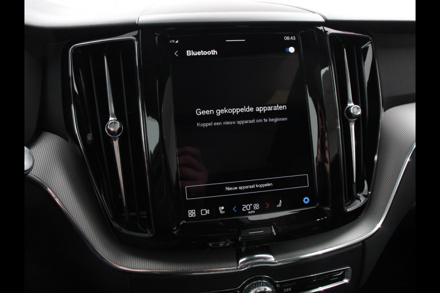 Volvo XC60 2.0 T6 Plug-in hybrid AWD Plus Black Edition Climate control | Adaptieve cruise control | Panorama dak | Stoel verwarming | Stuur verwarming | Navigatie | Camera | LED | Apple Carplay/ Android Auto