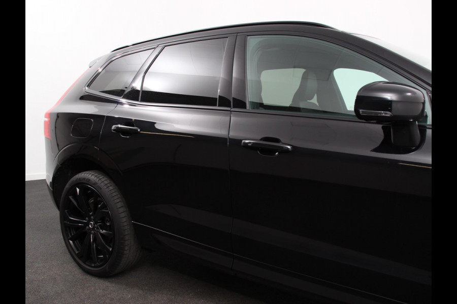 Volvo XC60 2.0 T6 Plug-in hybrid AWD Plus Black Edition Climate control | Adaptieve cruise control | Panorama dak | Stoel verwarming | Stuur verwarming | Navigatie | Camera | LED | Apple Carplay/ Android Auto