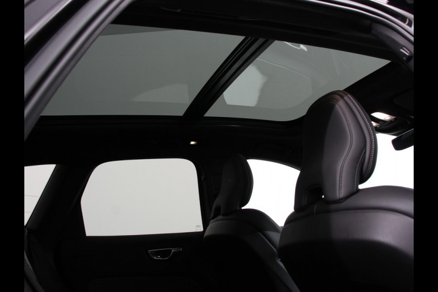 Volvo XC60 2.0 T6 Plug-in hybrid AWD Plus Black Edition Climate control | Adaptieve cruise control | Panorama dak | Stoel verwarming | Stuur verwarming | Navigatie | Camera | LED | Apple Carplay/ Android Auto