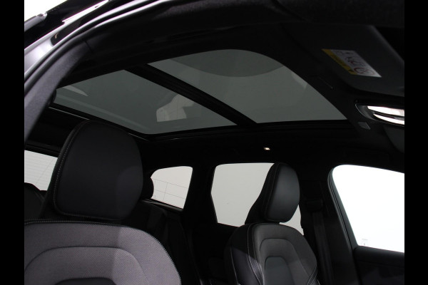 Volvo XC60 2.0 T6 Plug-in hybrid AWD Plus Black Edition Climate control | Adaptieve cruise control | Panorama dak | Stoel verwarming | Stuur verwarming | Navigatie | Camera | LED | Apple Carplay/ Android Auto
